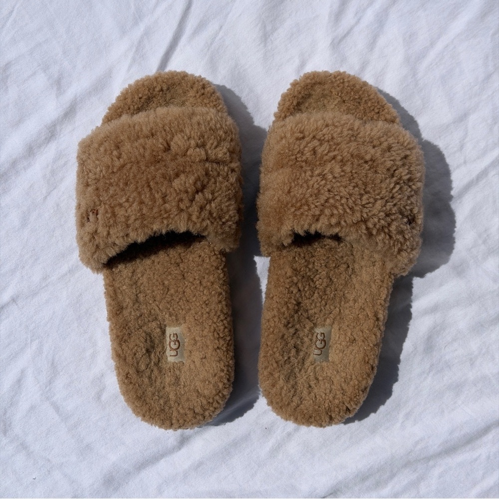 Ugg Cozetta Curly Slides in chestnut brown